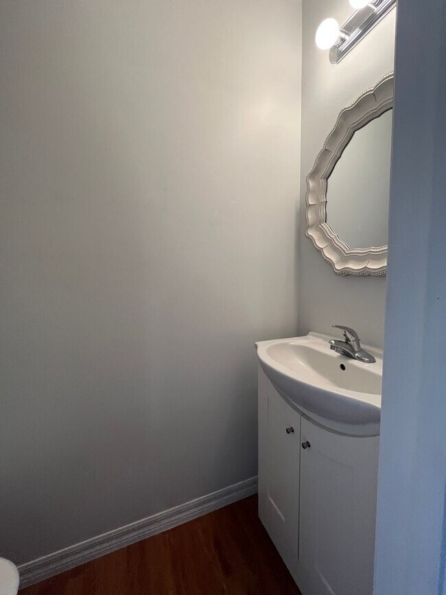 Building Photo - Flagler Beach 2BR/1.5BA Fully Furnished Upstairs Apartment – Across from the Ocean