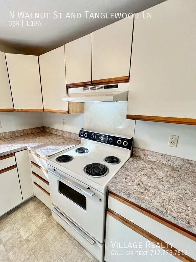 Building Photo - 492 N Walnut St