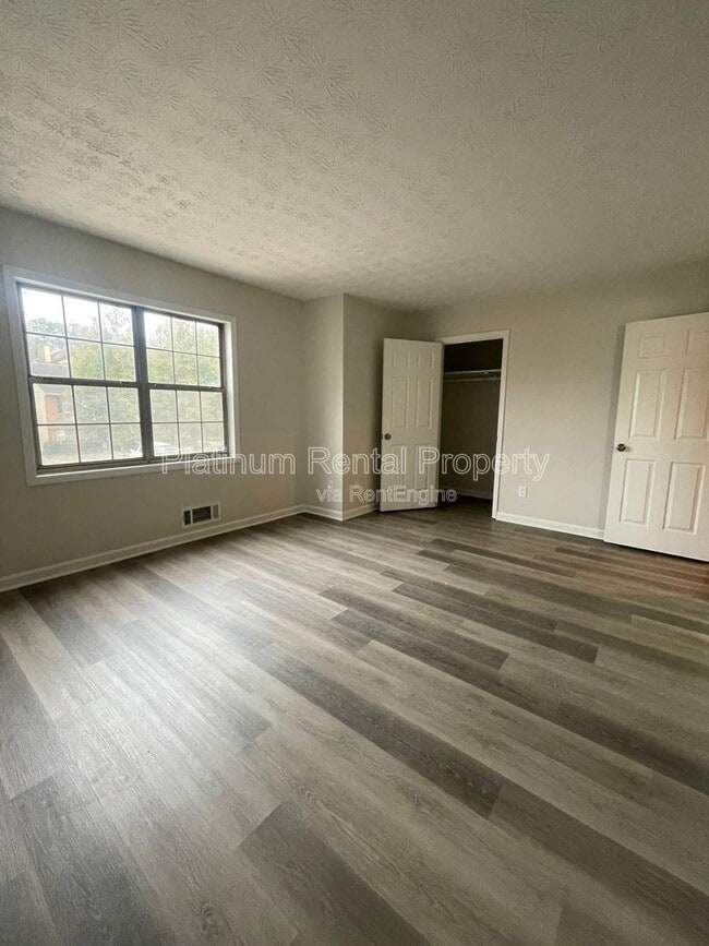 Building Photo - 1052 Westfield Trace