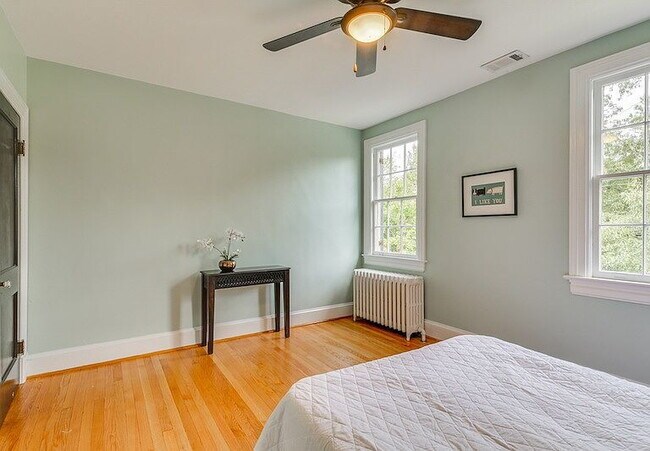 Building Photo - 3-Bed in the Heart of Washington, D.C. – Spacious 1996 Sq Ft with 2 Full Baths!"