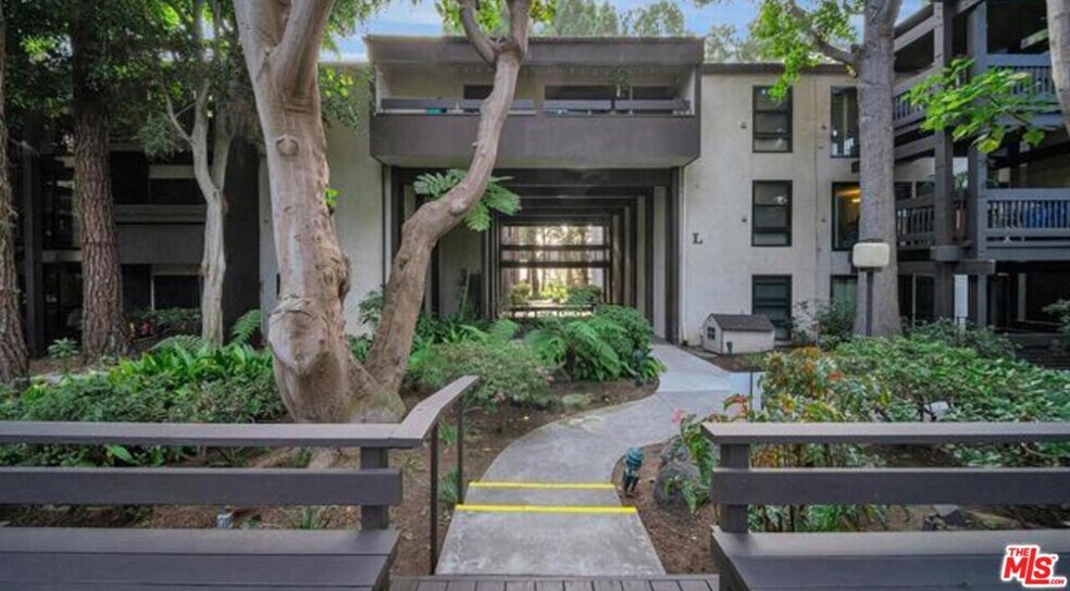 Building Photo - 7742 Redlands St