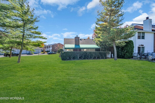 Building Photo - 68 Maple Dr