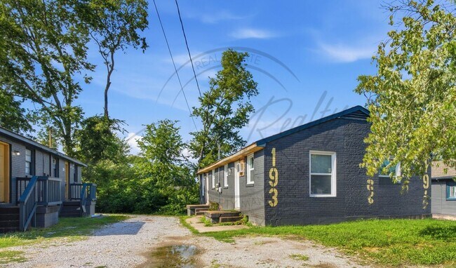 Building Photo - Two Bedroom Duplex in Madison on Special!