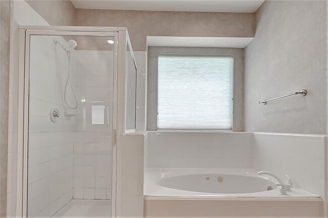 Building Photo - 2803 Norwood Hills Dr