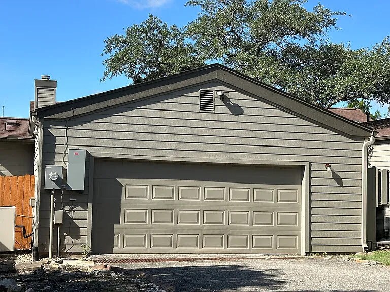 Building Photo - 5704 Eagle Clfs