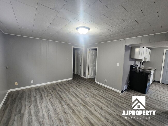 Building Photo - 1013 S Blauvelt Ave