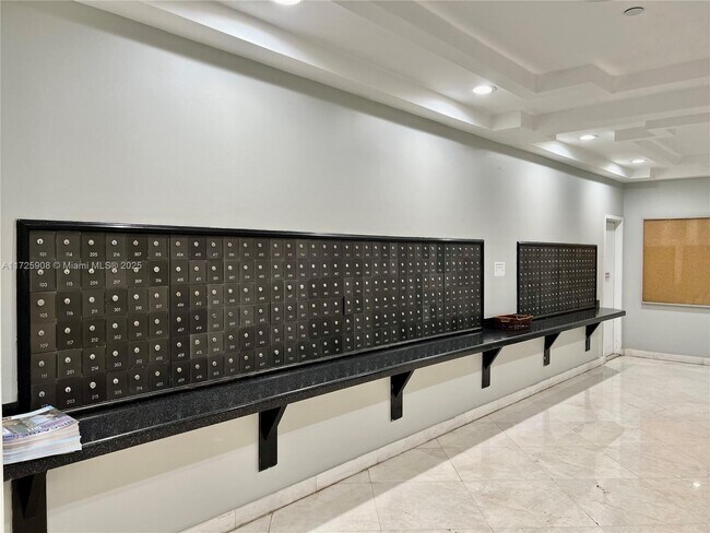 Building Photo - 2780 NE 183rd St