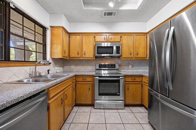 Building Photo - 11205 D-K Ranch Rd