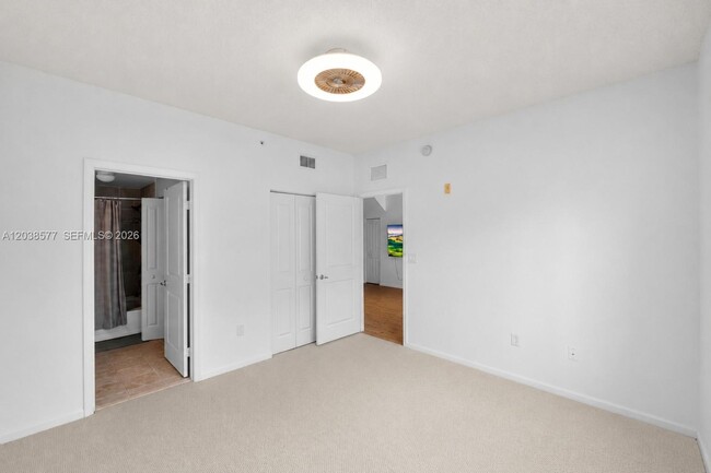 Building Photo - 5880 W Sample Rd