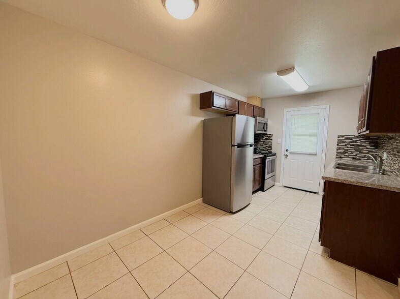 Building Photo - 651 Q St