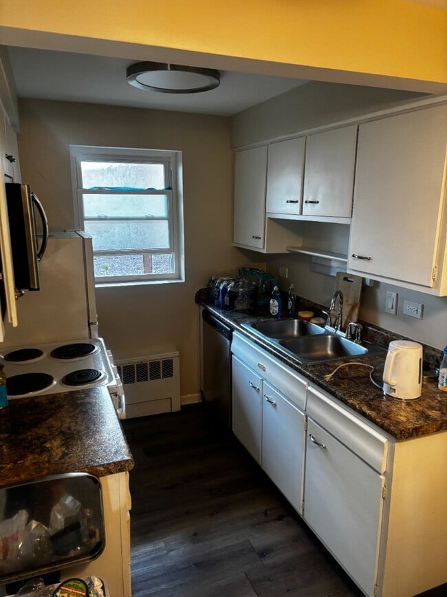 Building Photo - BEAUTIFUL MUST SEE CHARMING 1 BED/1 BATH WITH FRE HEAT....MUST SEE!!!