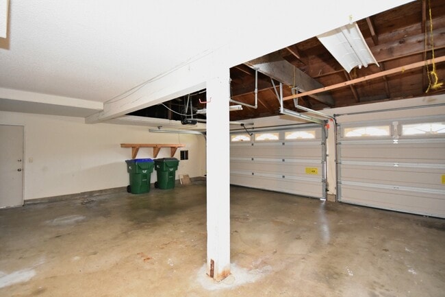 Building Photo - Spacious Home in La Costa with Nice View!!
