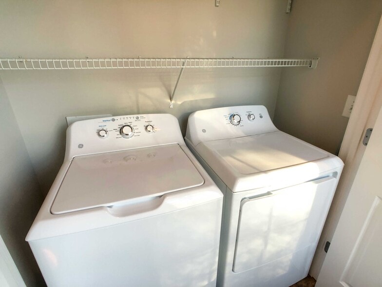 Laundry - 2834 Howard Ave