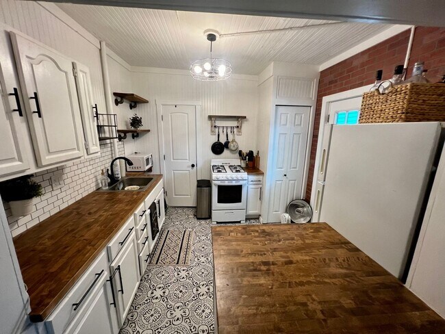 Building Photo - 961 Osage Ave