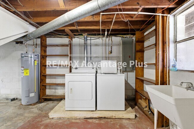 Building Photo - Beautiful brick home with full basement in Prospect