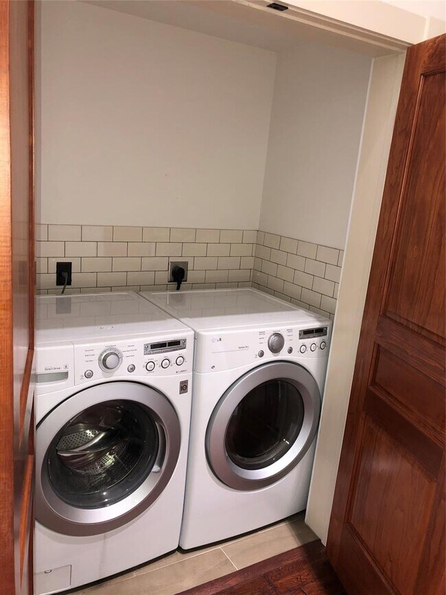 Building Photo - 110 W 2nd St