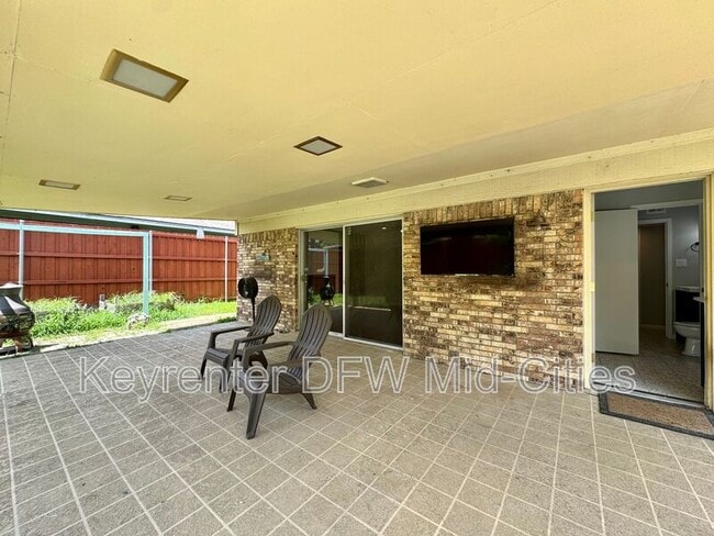 Building Photo - 2505 Crestview Cir