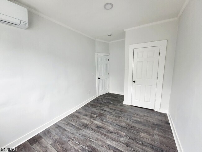 Building Photo - 49 Union Pl