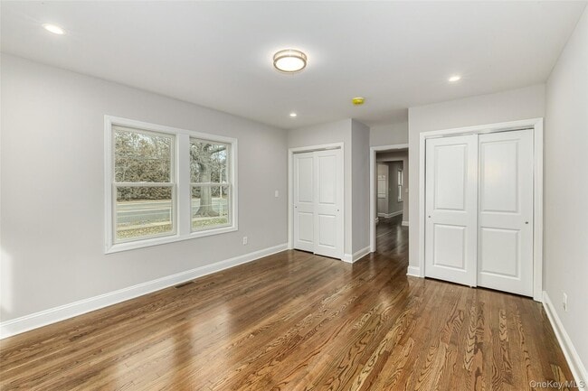 Building Photo - 479 Woodbury Rd