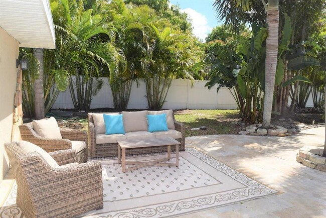 Building Photo - 2226 Siesta Dr