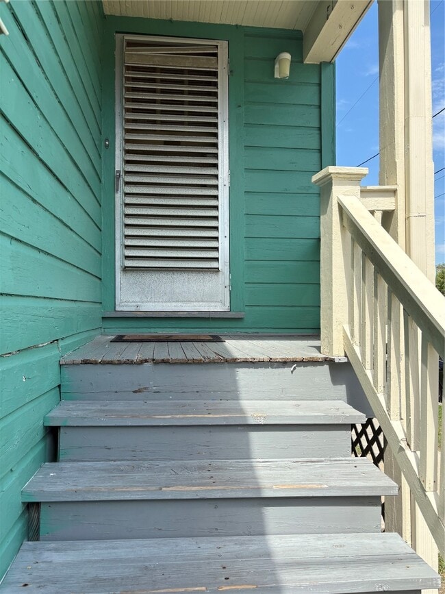 Building Photo - 2011 33rd St