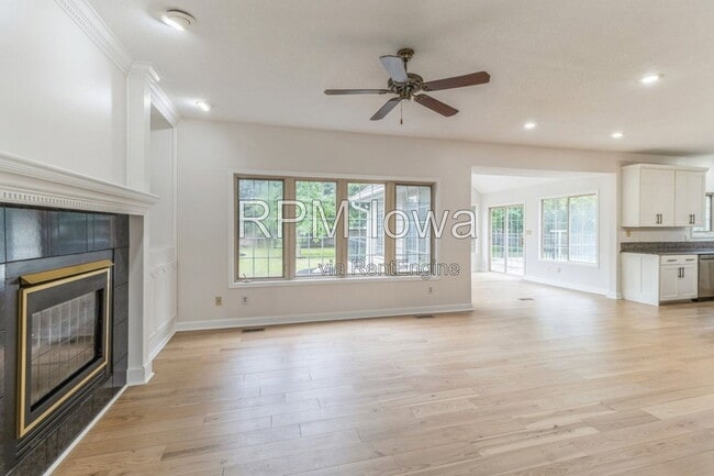 Building Photo - 13585 Summit Dr