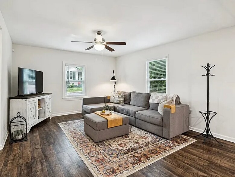 Living Room - 816 Woodside St