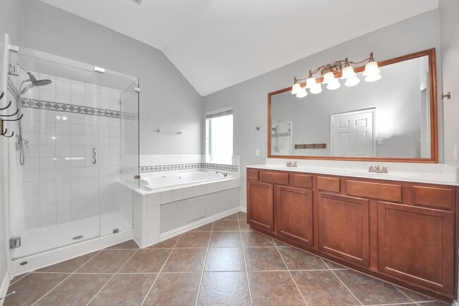 Building Photo - 18403 Sierra Falls Ct