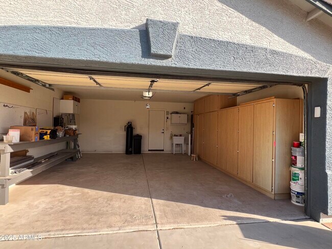 Building Photo - 35282 N Shorthorn Trail