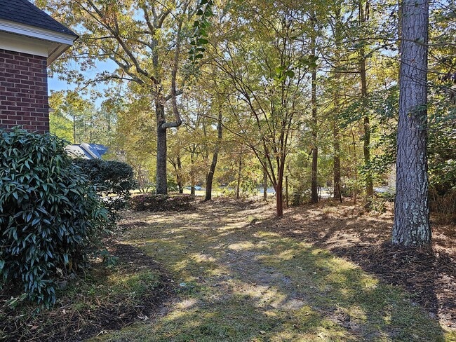 Building Photo - 120 Mossy Ln