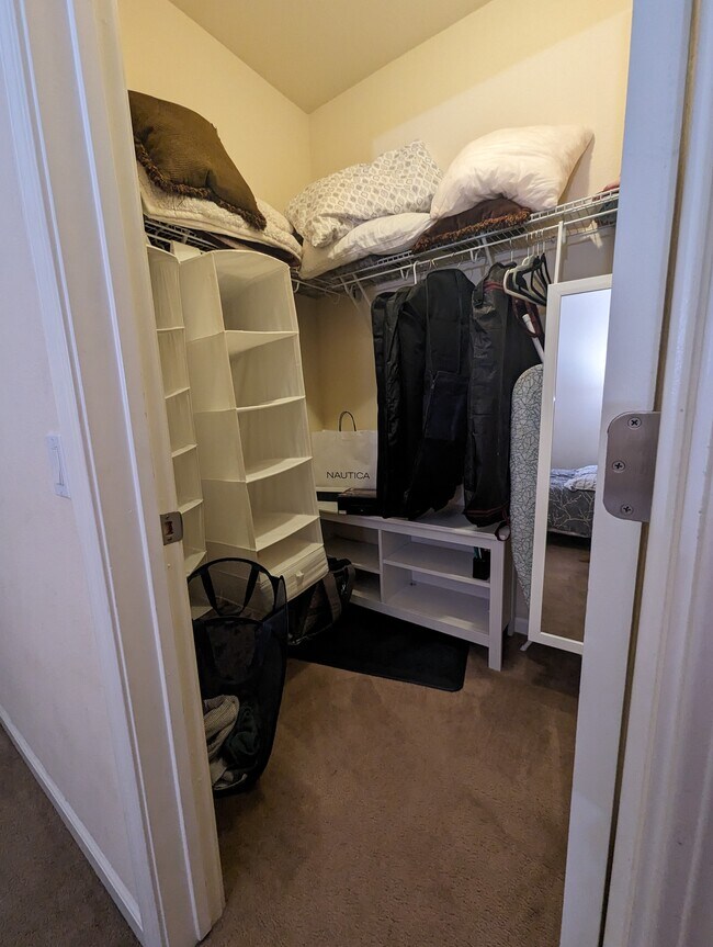 Walk-in closet (Bedroom3) - 764 Grandview Ter