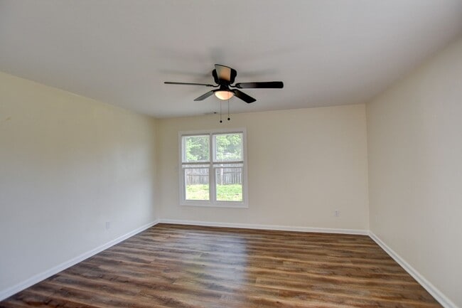 Building Photo - 3900 Raintree Ct
