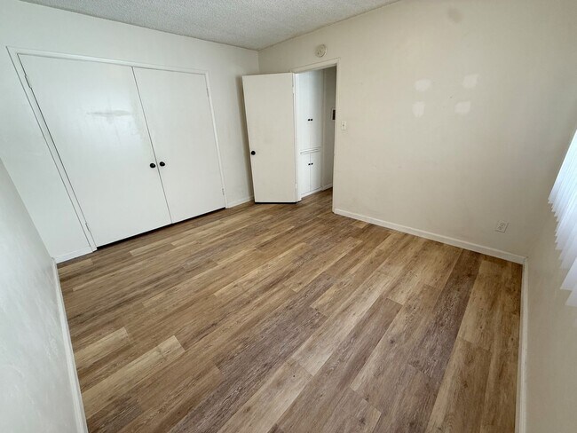 Building Photo - 4348 - 4352 1/2 McClintock St