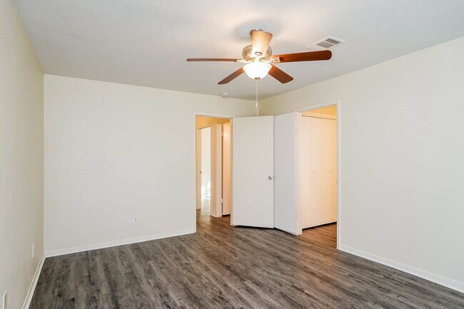 Building Photo - 6902 Fawn River Dr