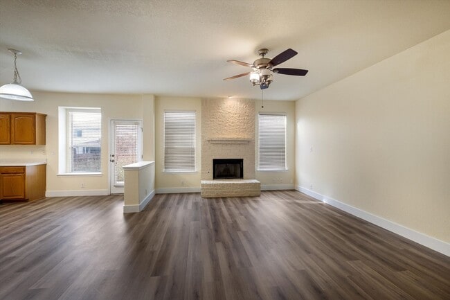 Building Photo - Move-In Ready 5-Bedroom With New Vinyl Floors