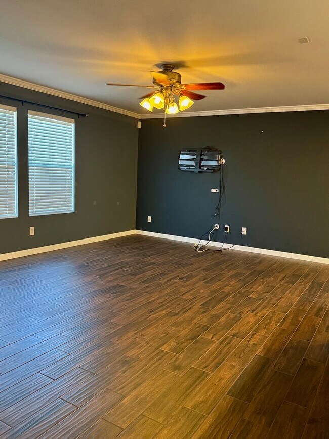 Building Photo - 232 Weeping Willow