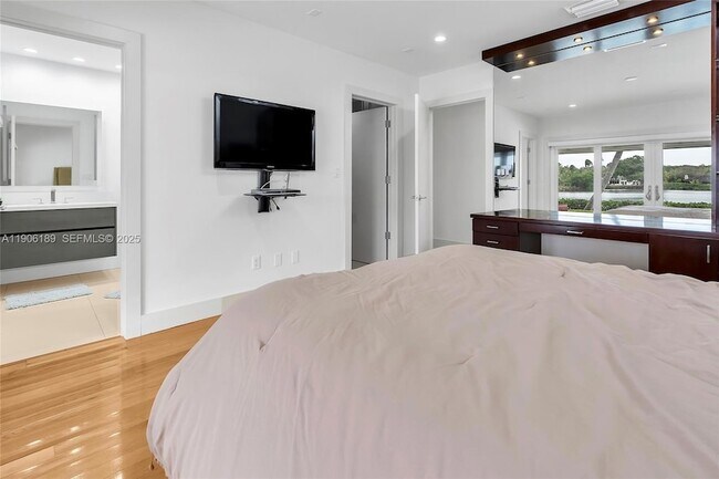 Building Photo - 415 Rovino Ave