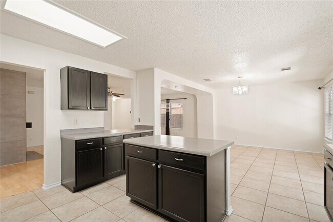 Building Photo - 809 Betterman Dr