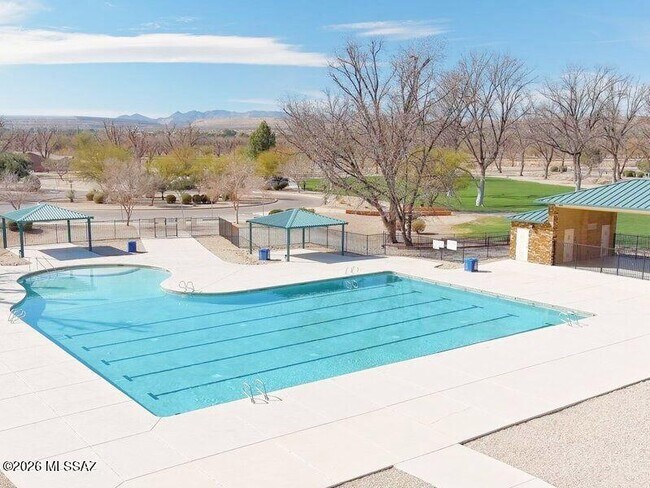 Building Photo - 866 E Artesia Pl