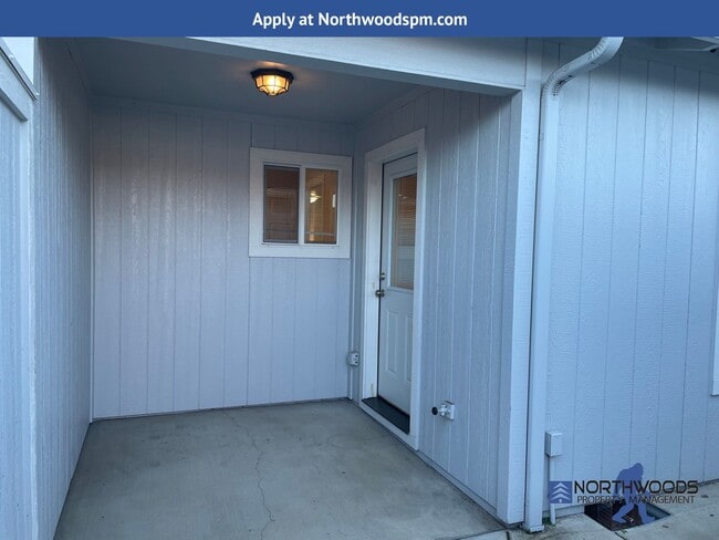 Building Photo - Very Nice 2 Bedroom 2 Bath Home Located in a 55+ Community in Central Point