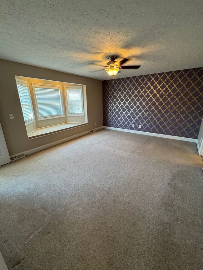 Building Photo - 2 Bed 2 full and 2 1/2 Bath- Imperial PA