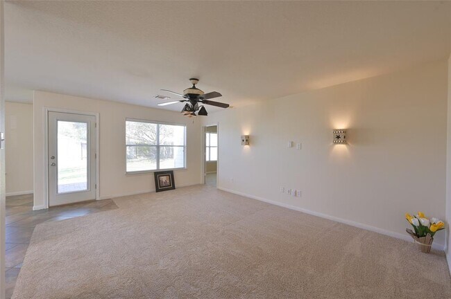 Building Photo - 28927 Rio Grande River Dr