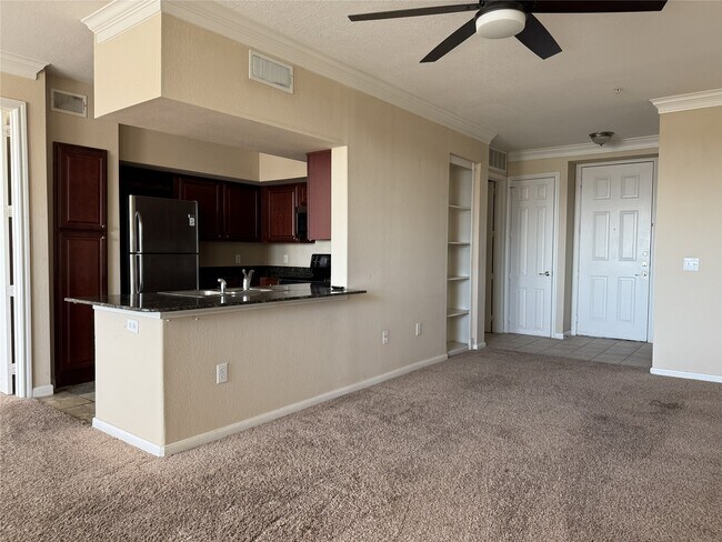 Building Photo - 7575 Kirby Dr