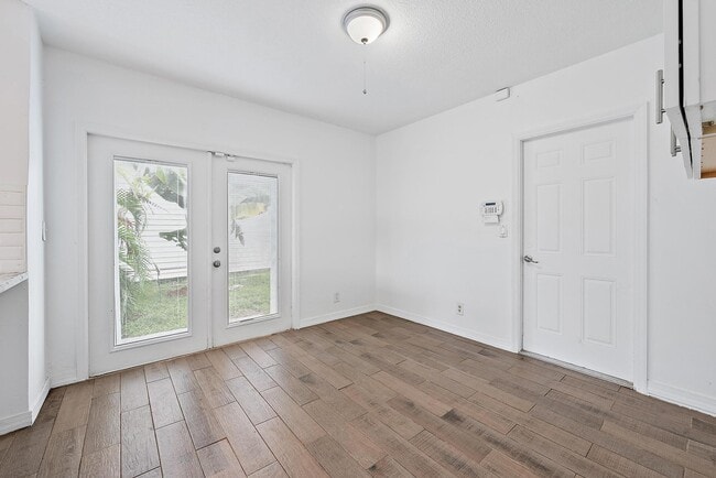 Building Photo - 4631 Brook Dr