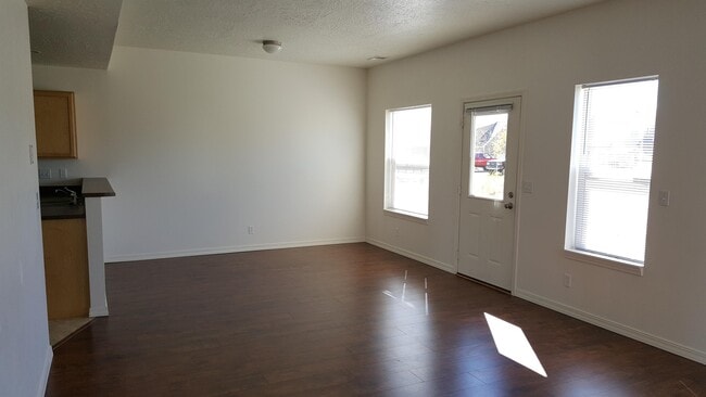 Building Photo - 400 Par Ave