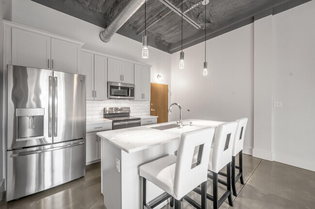 Building Photo - 480 Skain Ave