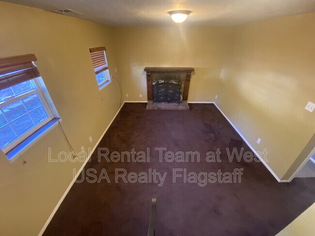 Building Photo - 1607 N Prairie Way