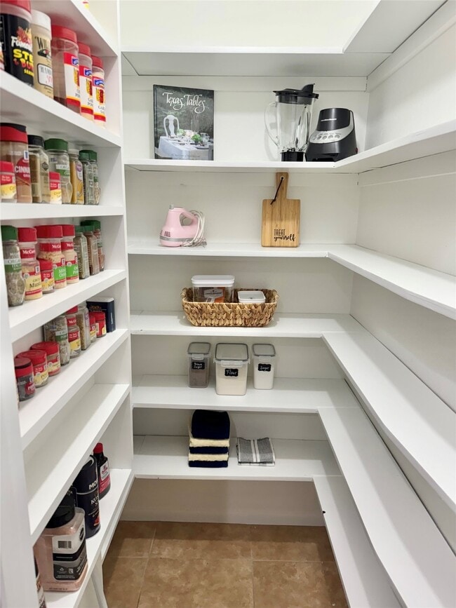 Building Photo - 223 Birchwood Dr