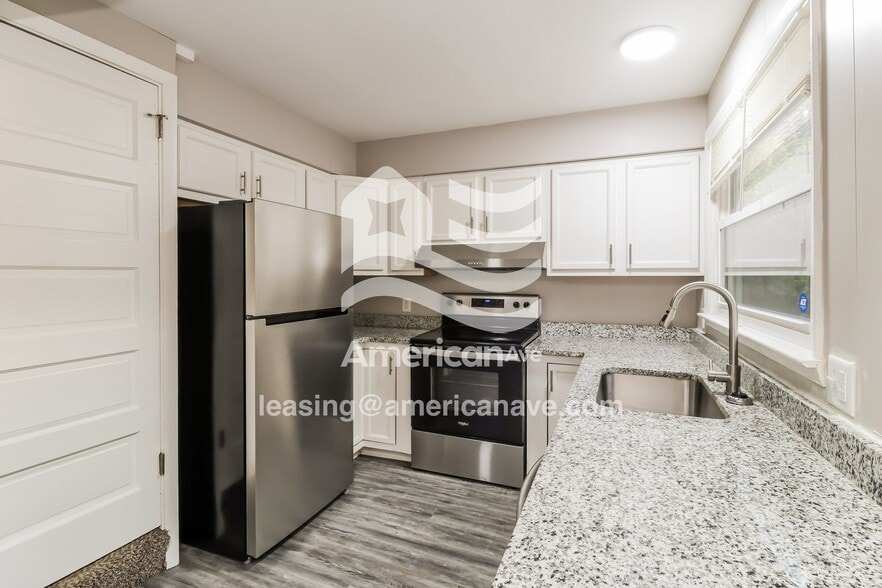 Building Photo - 1224 6th Ave