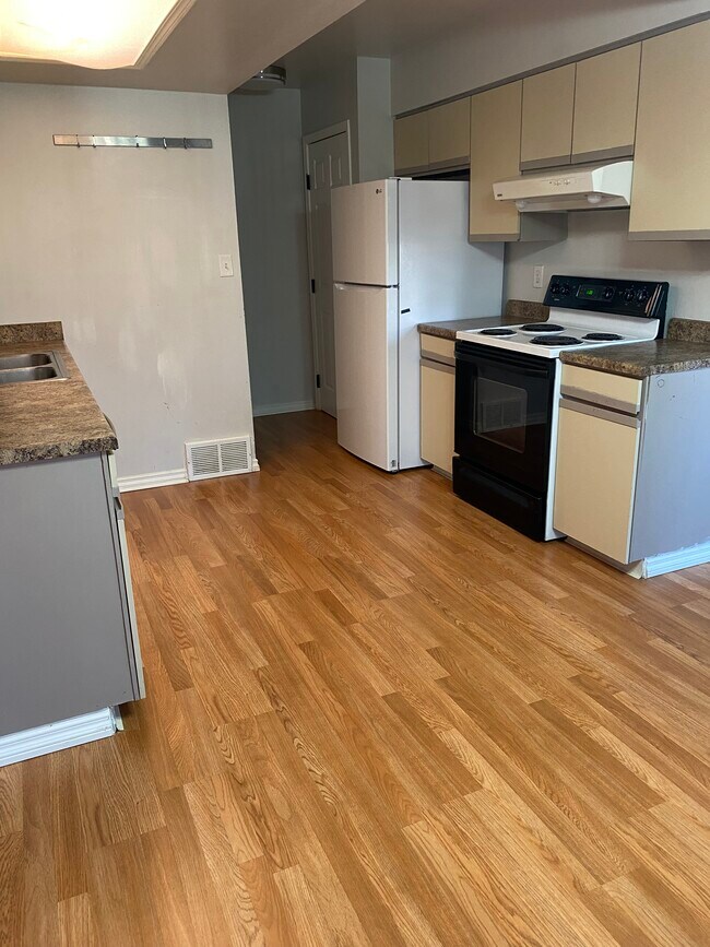 kitchen - 2370 Lexington Village Ln